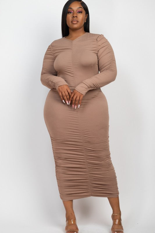 Curvy Plus Size Ruched Long Sleeve Midi Dress - TiffanyzKlozet