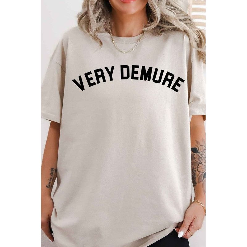 VERY DEMURE GRAPHIC TEE