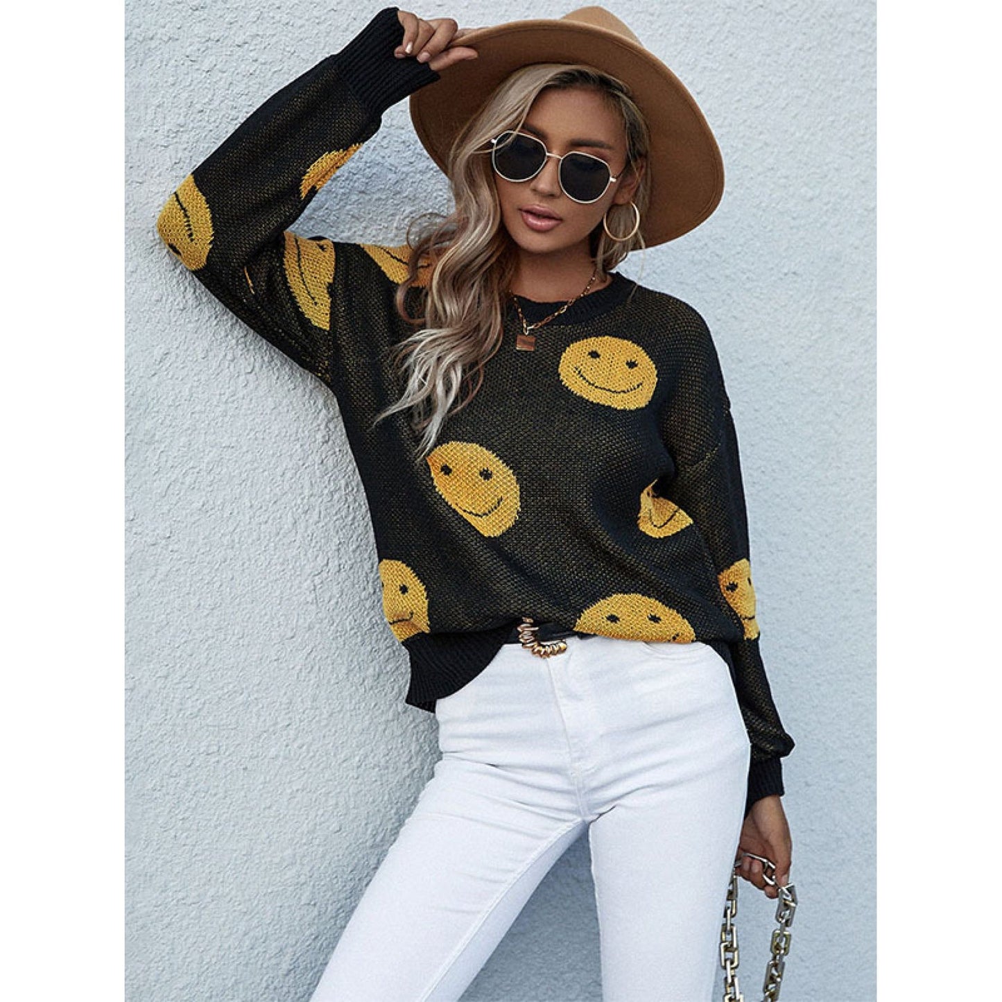 Smiley Face Sweater - TiffanyzKlozet