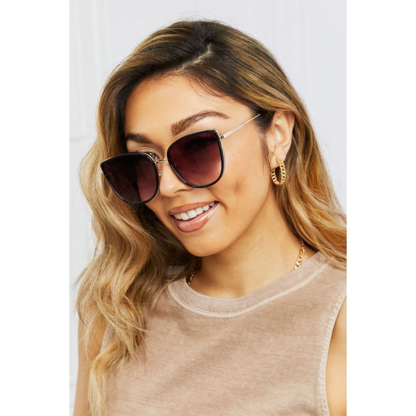 Full Rim Metal-Plastic Hybrid Frame Sunglasses - TiffanyzKlozet