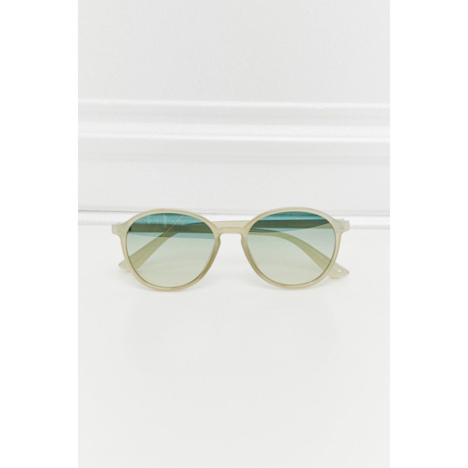 Full Rim Polycarbonate Frame Sunglasses - TiffanyzKlozet